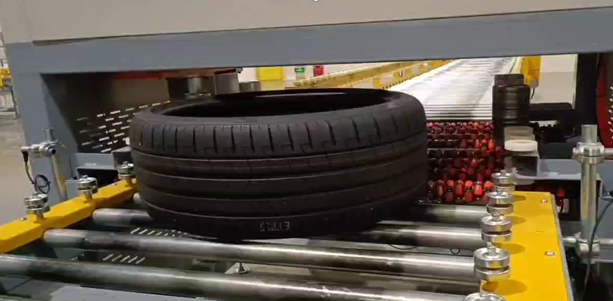 机械零件产品展示,不锈钢材质表面,精密加工细节,工厂车间背景